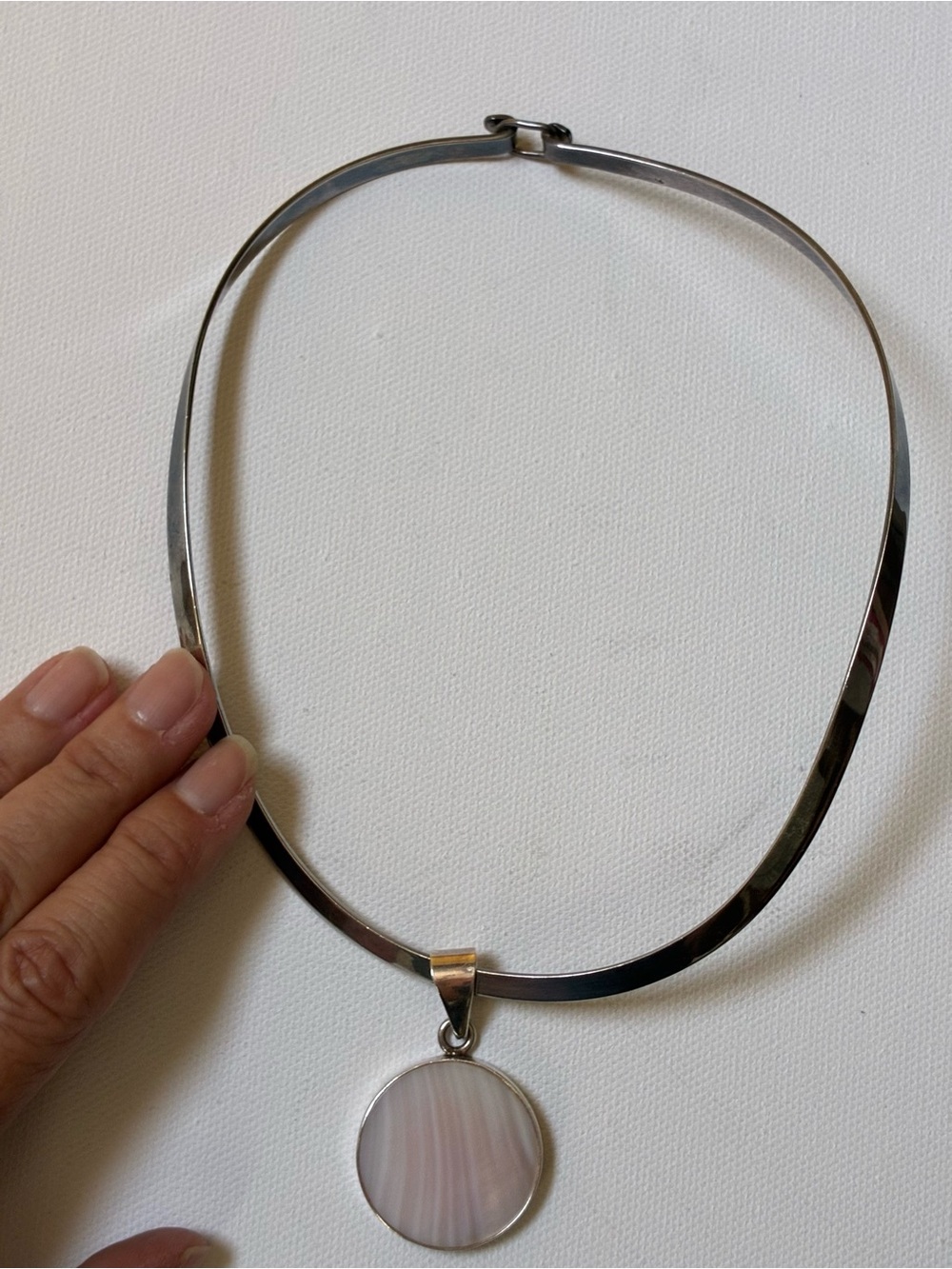 Choker necklace with sterling silver and mother-of-pearl Charles Albert pendant